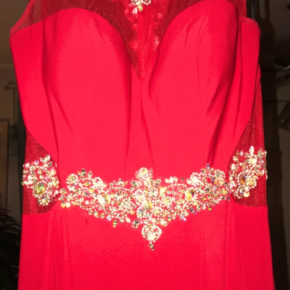Beautiful red chiffon gown perfect for a Christmas formal dance! - Picture 3 of 8